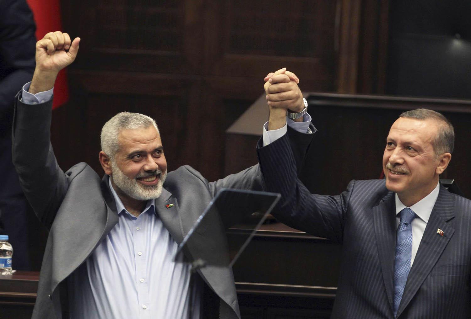 الرئيس التركي رجب طيب أردوغان مع زعيم حماس إسماعيل هنية