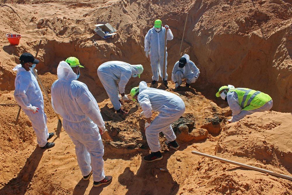 حتى المهاجرين تعرضوا للقتل والدفن في مقابر جماعية في ليبيا