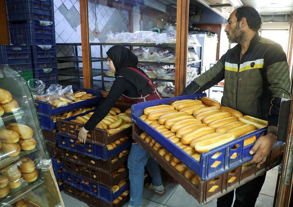 فقدان الخبز يزيد من تعميق ازمة اللبنانيين وينذر بخطر المجاعة