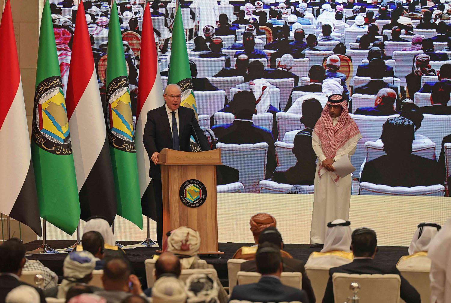 المبعوث الأميركي تيموثي ليندركينغ يلقي كلمة في مؤتمر الرياض