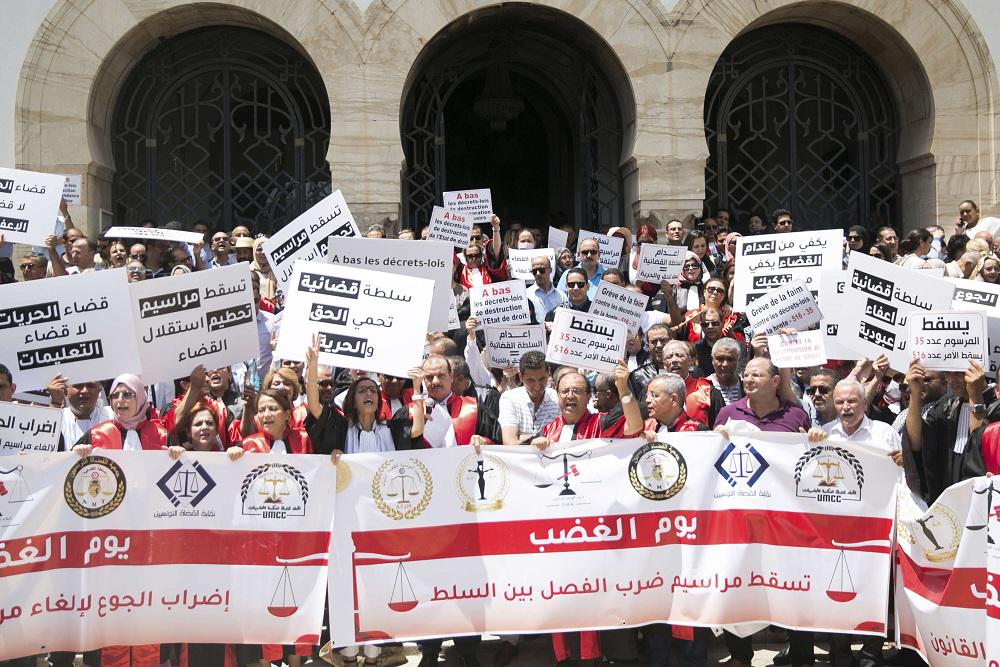 انهاء قضاة تونس للاضراب يأتي بعد نشر مشروع الدستور في الجريدة الرسمية