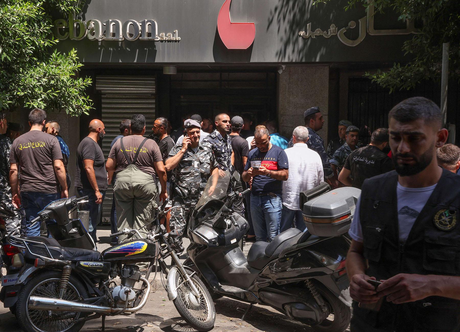 طريقة عنيفة للاحتجاج على احتجاز الودائع