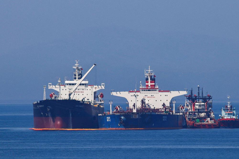 ايران احتجزت ناقلتي نفط يونانيتين ردا على مصادرة اثينا شحنة نفط ايرانية