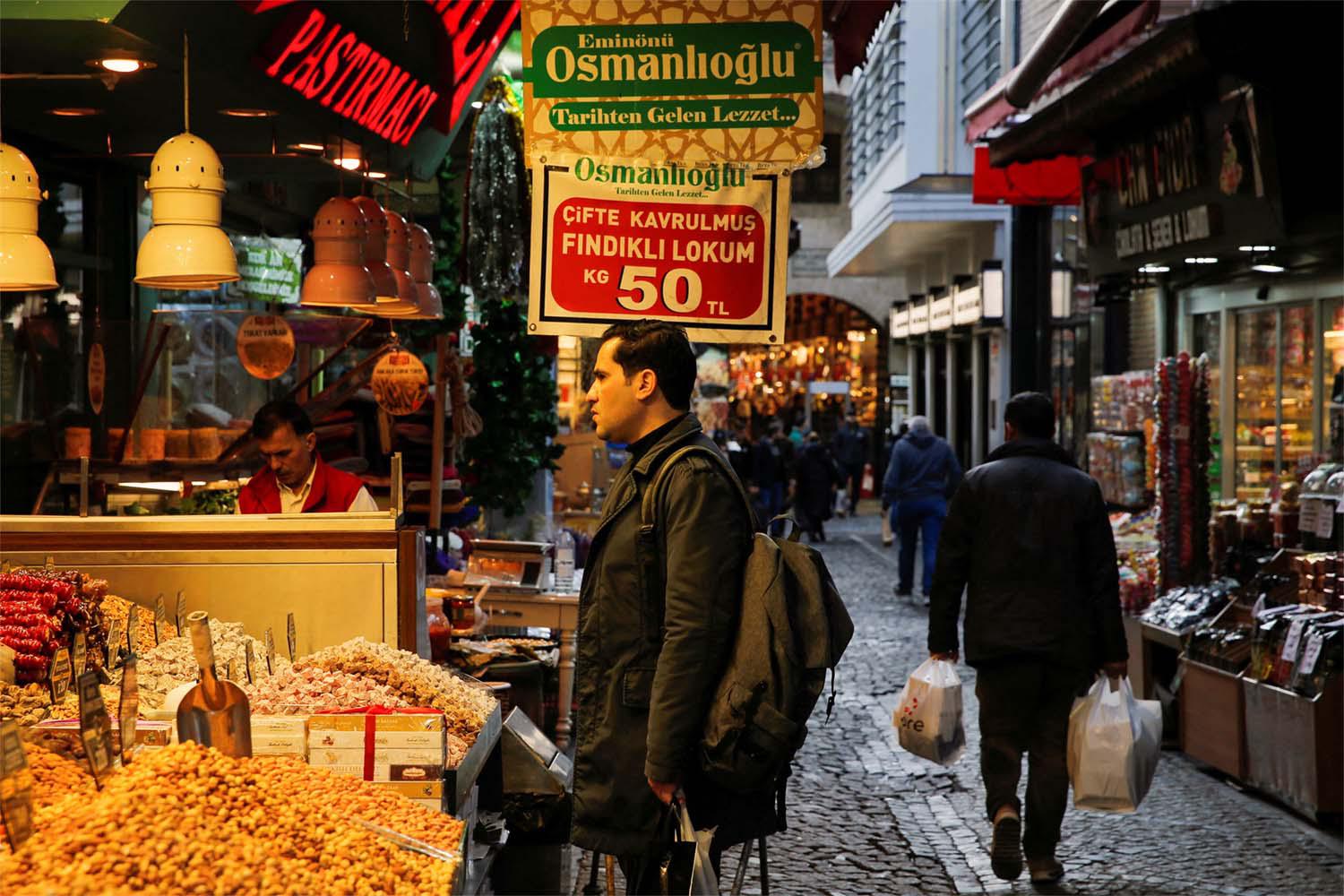 Analysts say it is difficult to judge how discount campaigns will affect voters
