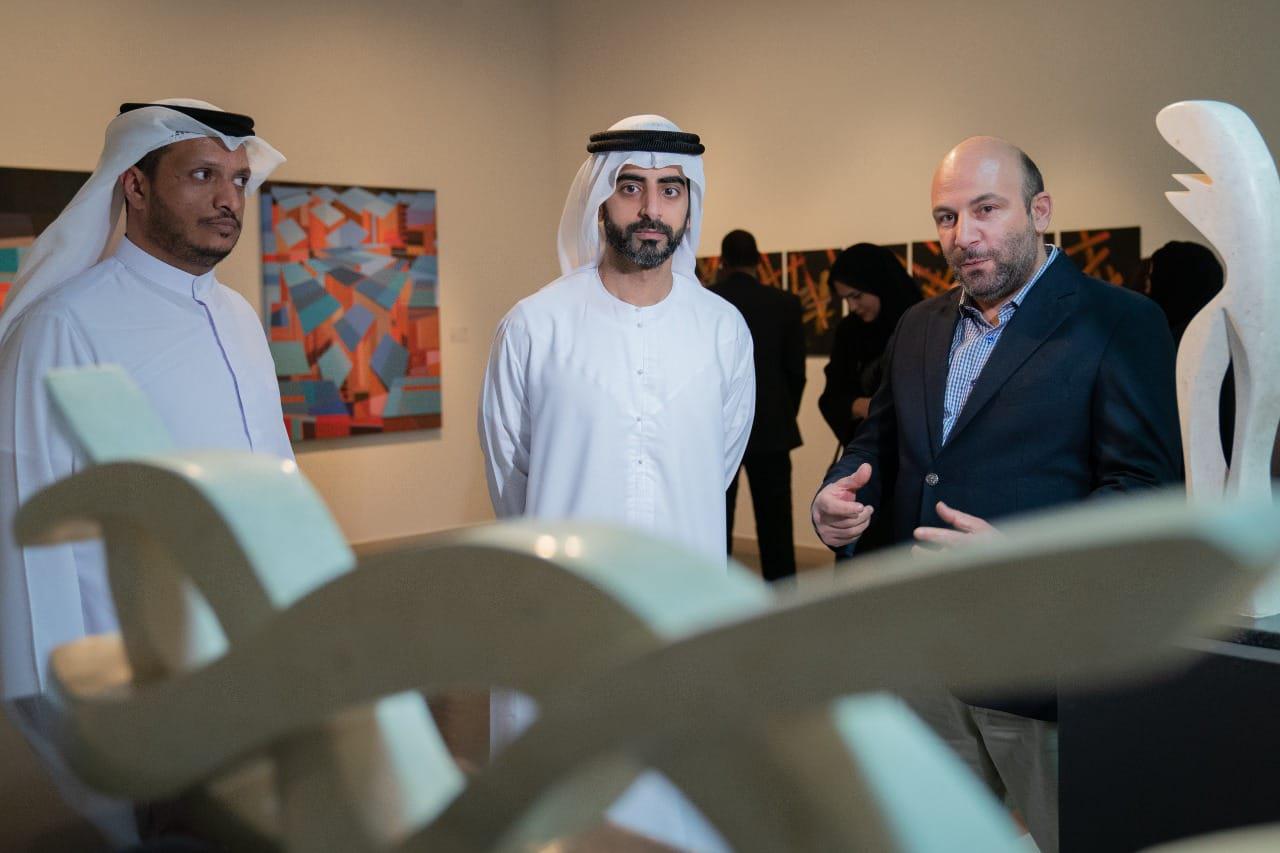 أعمال نحتية للفنان محرز اللوز في المعرض