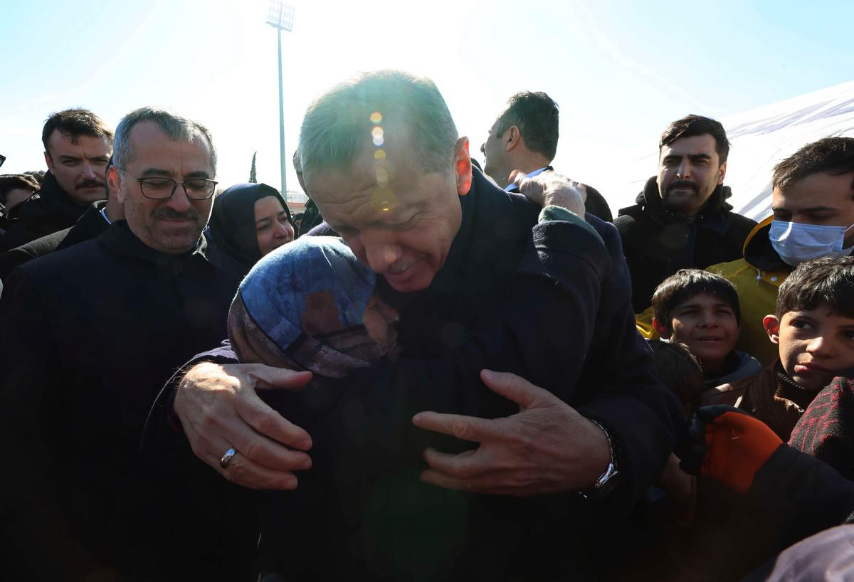 أردوغان يبني حملته الانتخابية على وعود إعادة الإعمار  