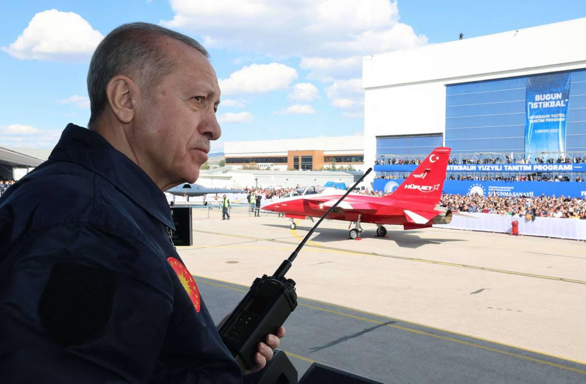 الرئيس التركي رجب طيب أردوغان يحضر تدشين أسلحة جديدة من الصناعات الحربية التركية