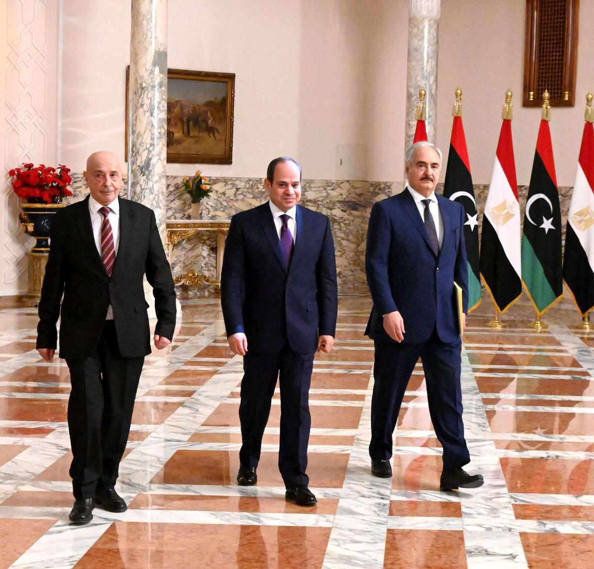 مصر تقود جهودا لتسوية الأزمة الليبية حماية لمصالحها وأمنها