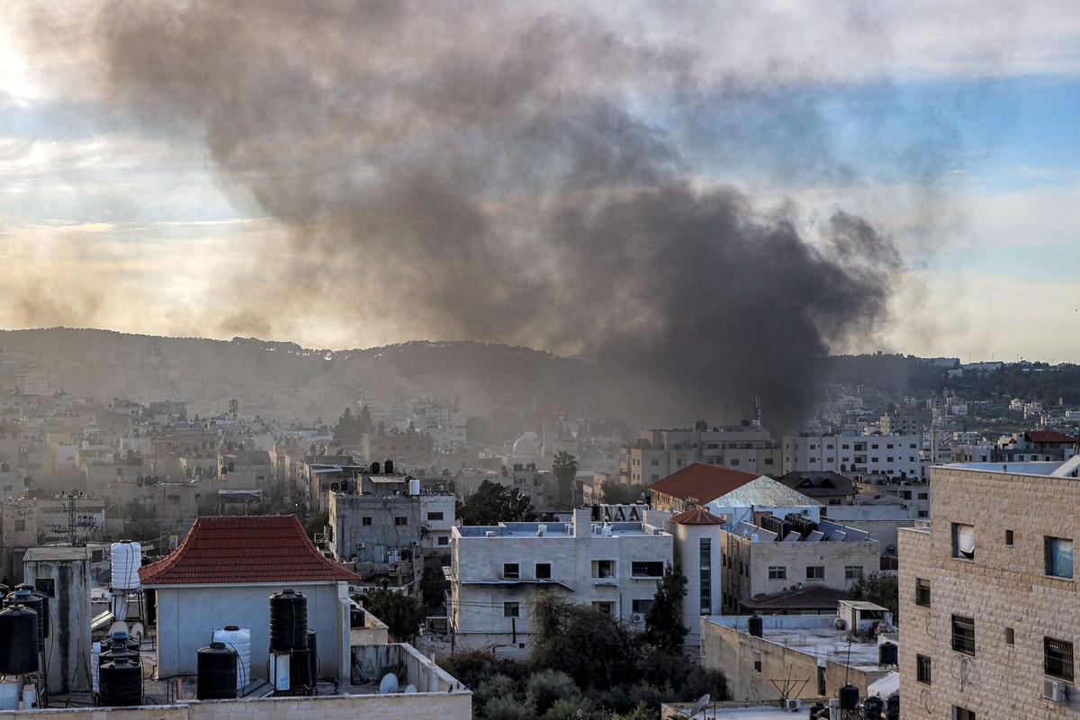 الجيش الاسرائيلي يدمر عددا من البنايات في مخيم جنين