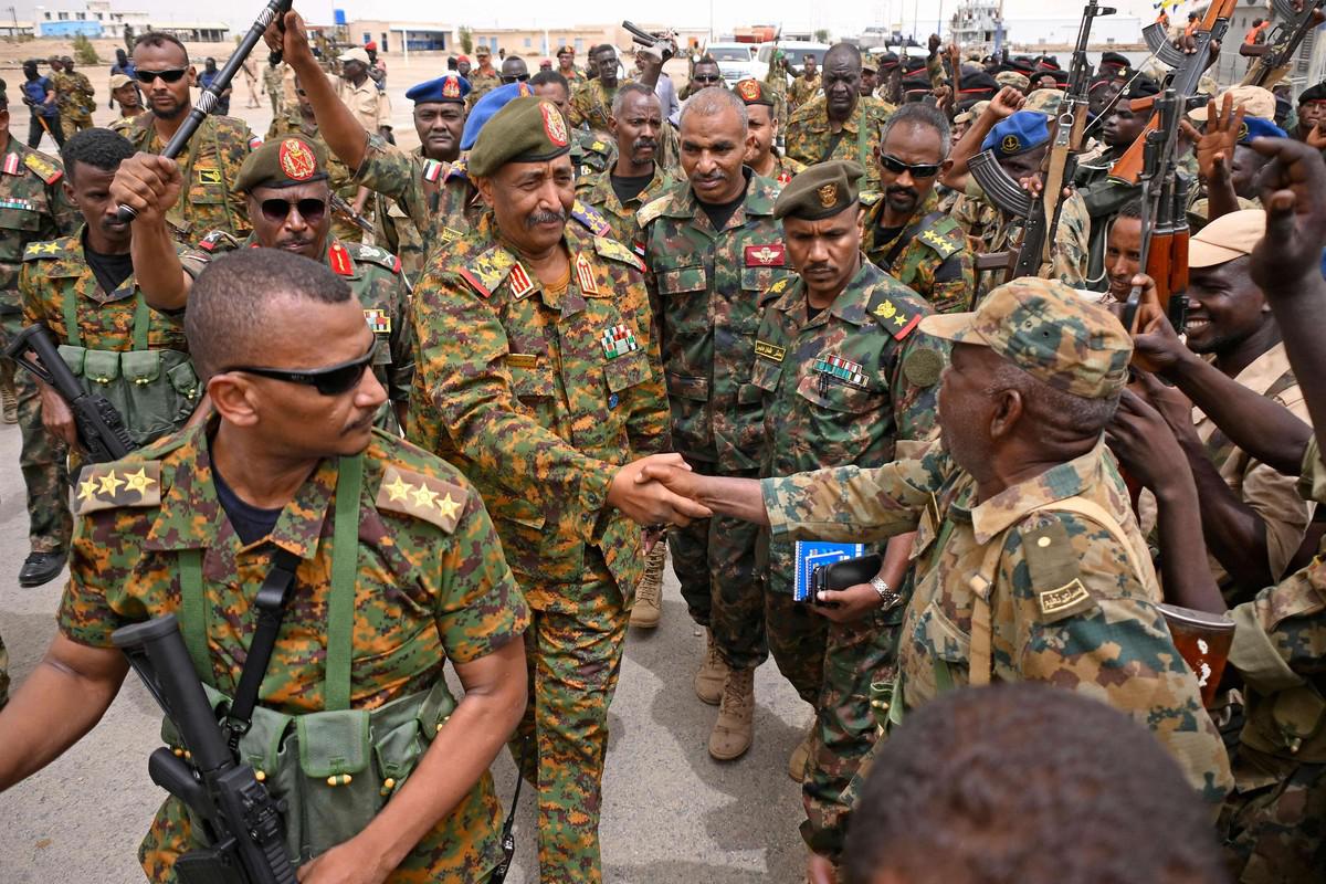 خطة البرهان لتحويل بورتسودان الى عاصمة لحكومته تواجه تهديدات