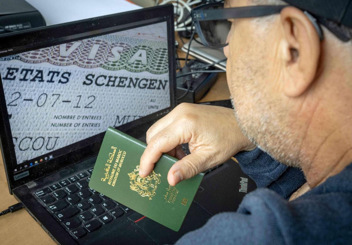 بحث التعاون في إصدار وثائق