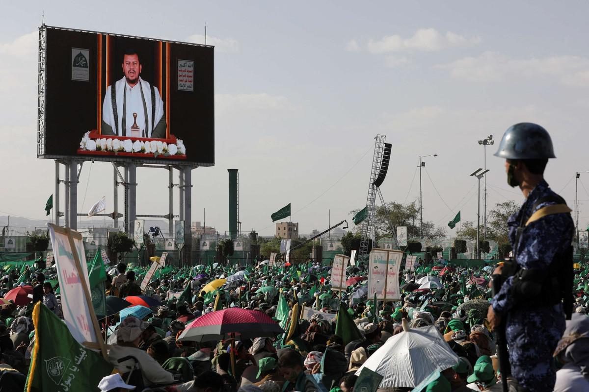 الحوثي ينتهج سياسة لي عنق الحائق لتنناسب مع مصالحه