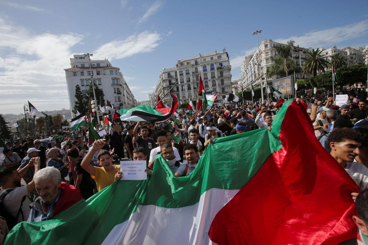 متظاهرون جزائريون: خير فعل النظام لاننا كنا على حافة الانفجار
