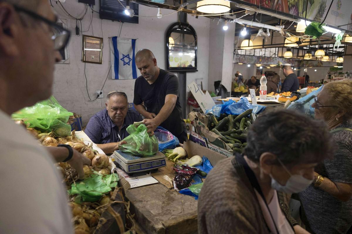 الاسرائيليون يشعرون بالتبعات الاقتصادية لاستمرار الحرب في غزة