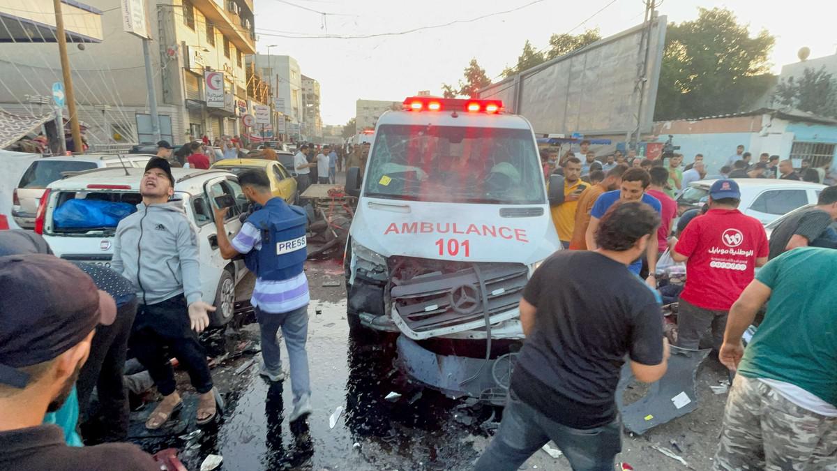 غارات إسرائيلية تستهدف محيط 3 مستشفيات في قطاع غزة