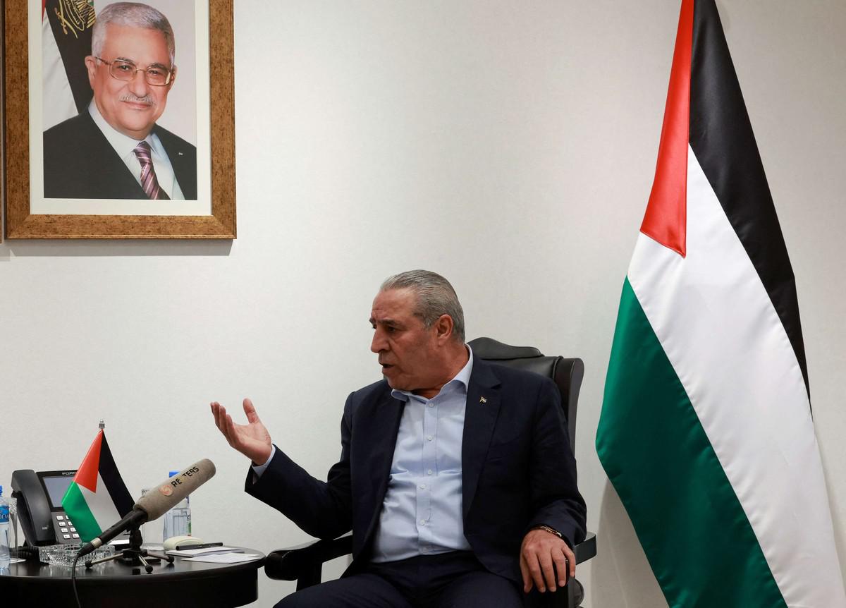 حسين الشيخ الرجل الثاني في السلطة ومتوقع أن يخلف محمود عباس