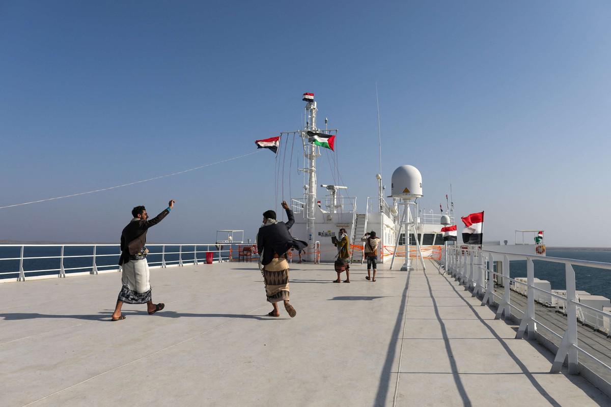 هجمات الحوثيين في البحر الأحمر تستنفر الإدارة الأميركية