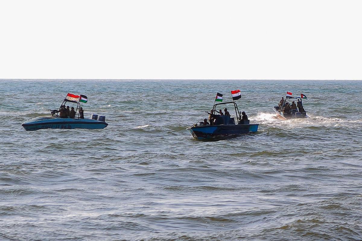 الحوثيون يتهمون واشنطن ولندن بخرق الأعراف الدولية