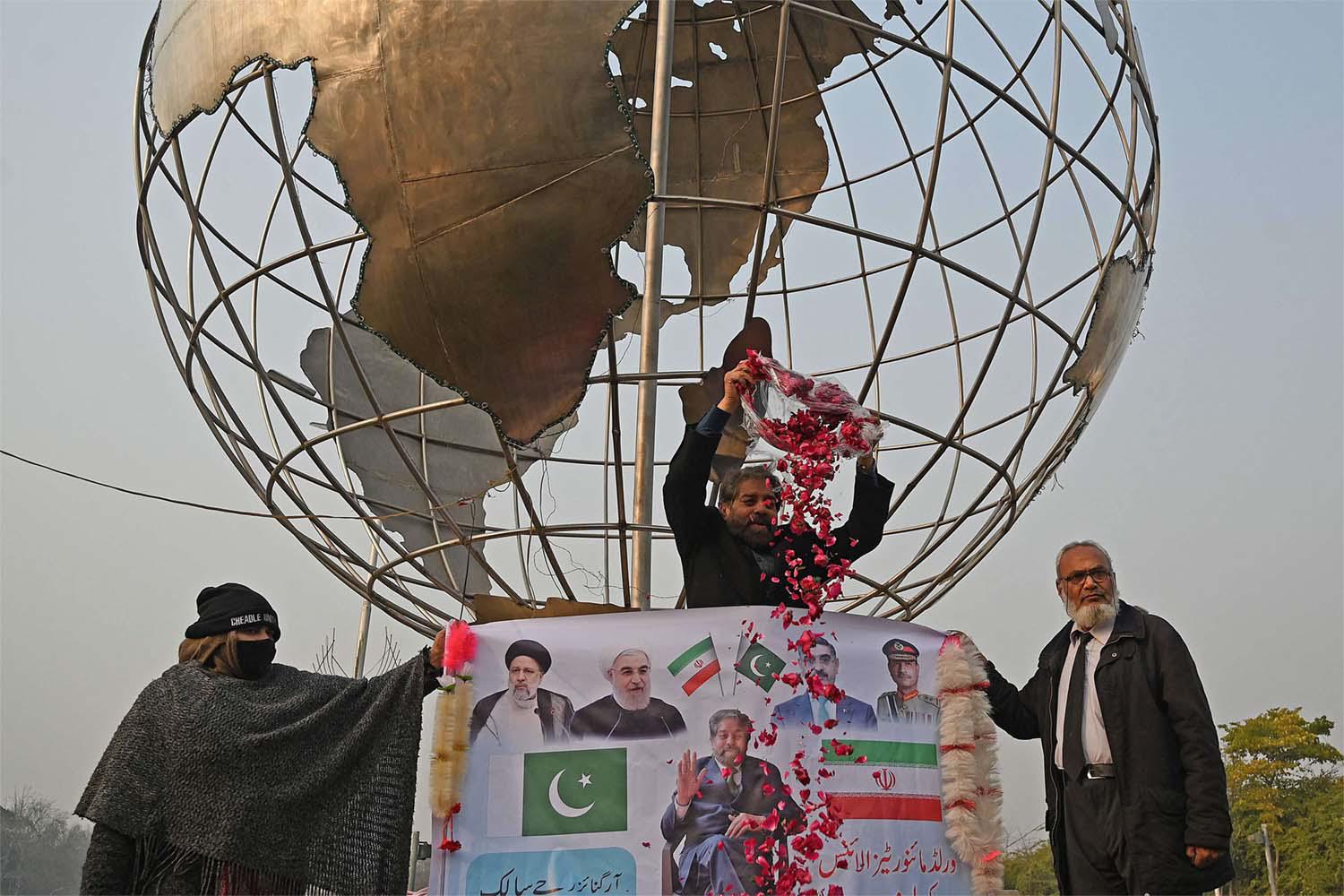 Iran and Pakistan are seeking to de-escalate tensions