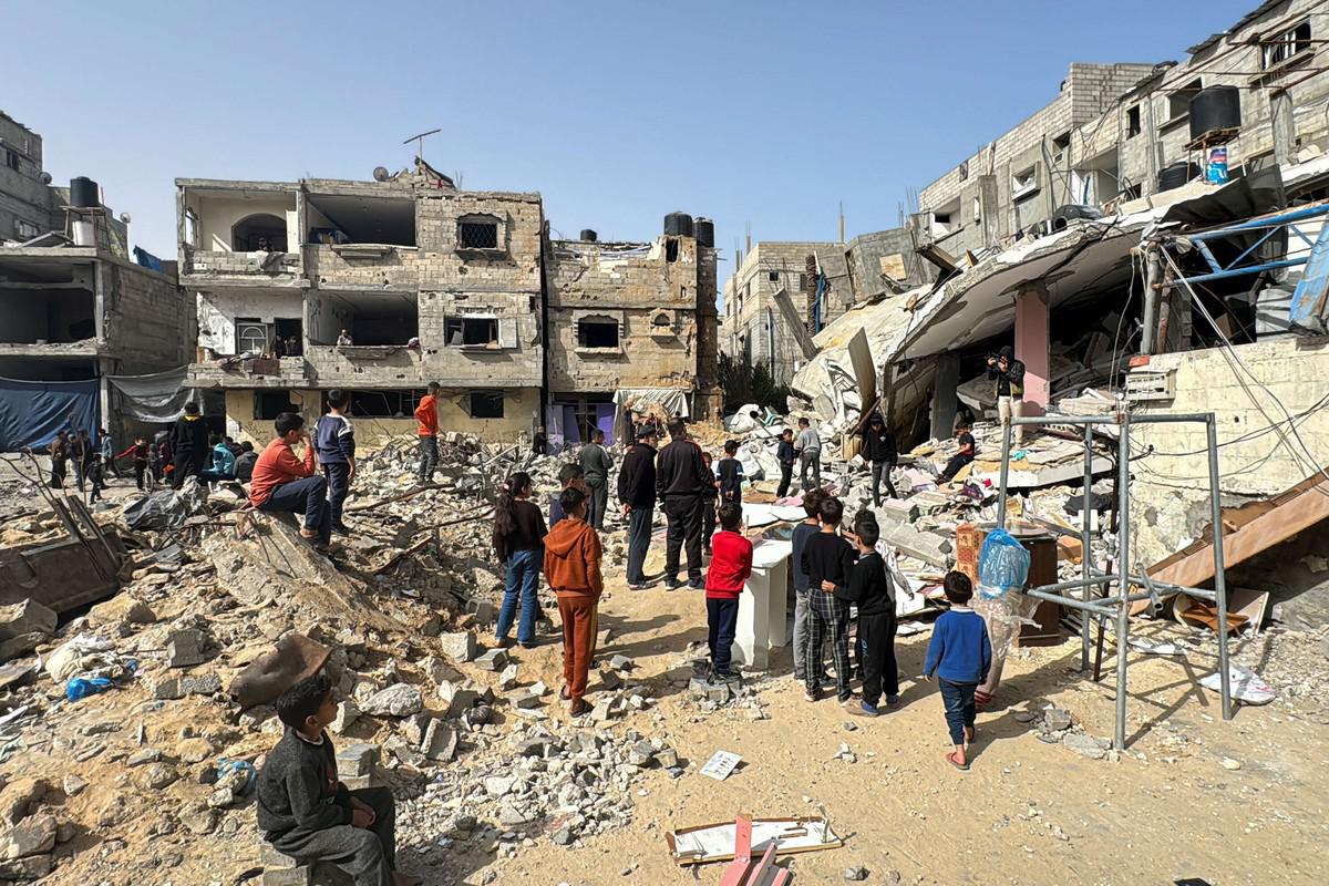 ضربات إسرائيلية تستهدف مبان ومستشفيات في رفح وغزة