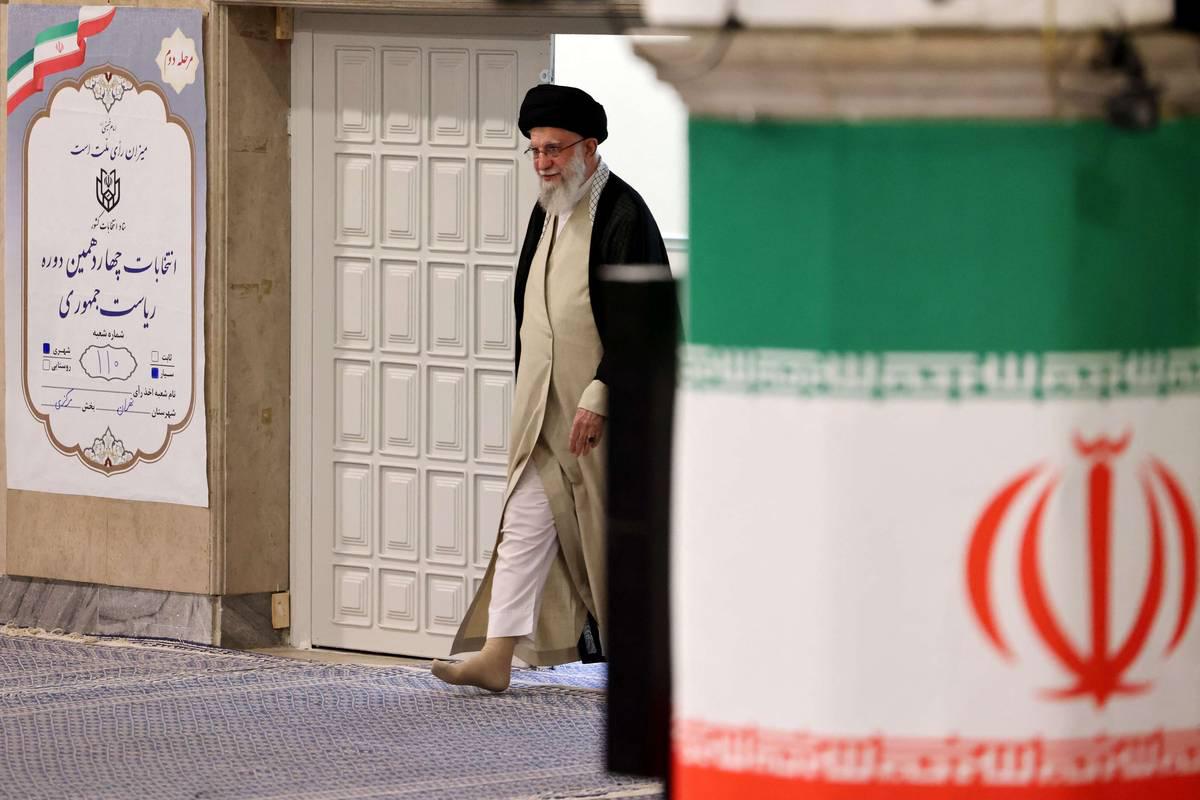 المرشد الأعلى علي خامنئي يصوت في الانتخابات الرئاسية الإيرانية
