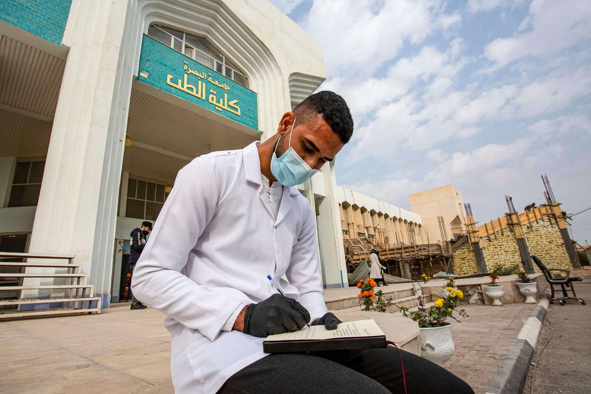 طفرة في عدد الجامعات والمدارس الأهلية التي تخرج أعداداً كبيرة من الطلاب سنوياً