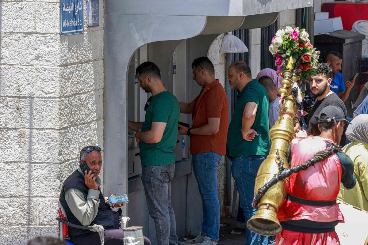 منع البنوك الفلسطينية من الاتصال بنظيراتها الإسرائيلية يضر بأمن إسرائيل