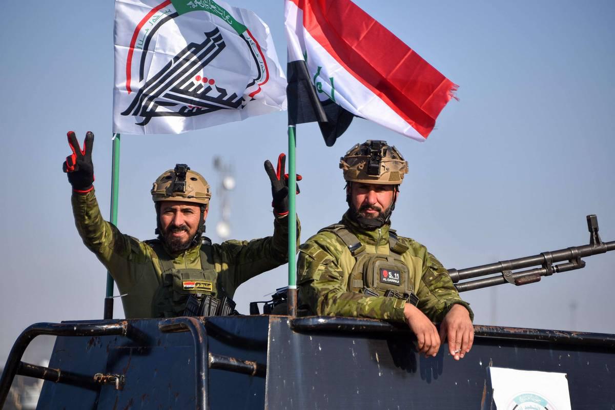 مقاتلان عراقيان من الحشد الشعبي
