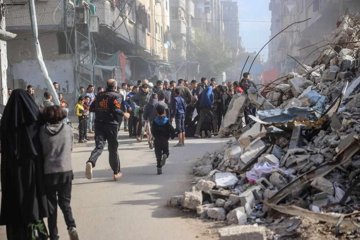 تعثر مفاوضات وقف اطلاق النار يطيل أمد معاناة أهالي غزة