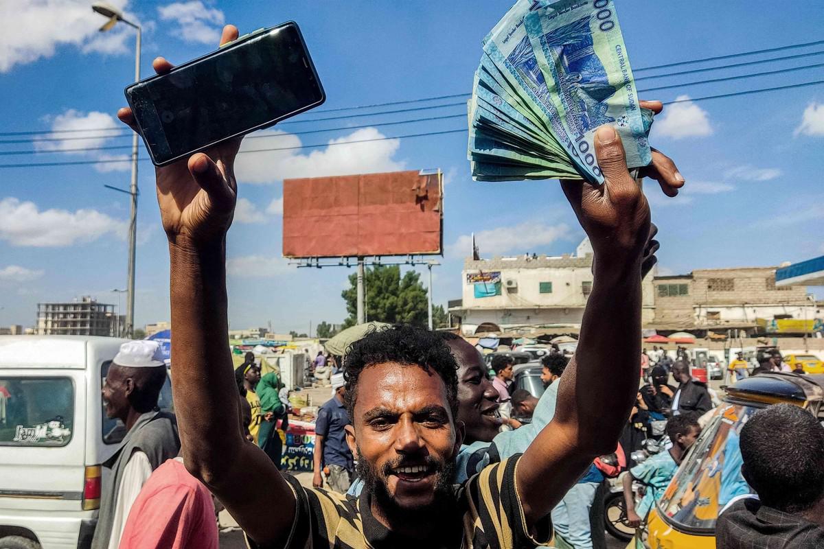 خطوات عبثية من الحكومة السودانية ترهن المستقبل المالي والاقتصادي للبلاد