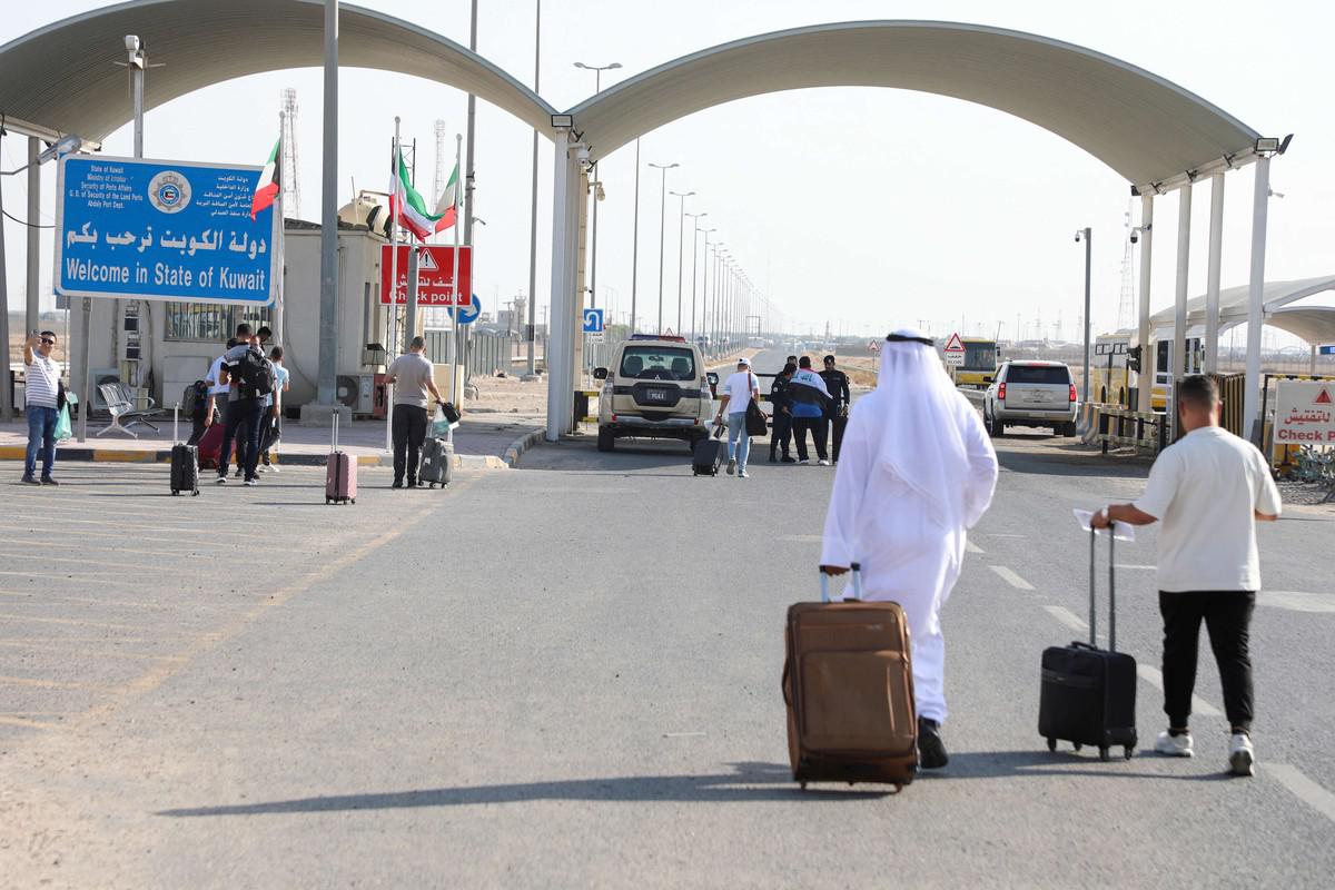 وزارة الداخلية سلمت المتهم المطلوب لنظيرتها في الجانب الكويتي