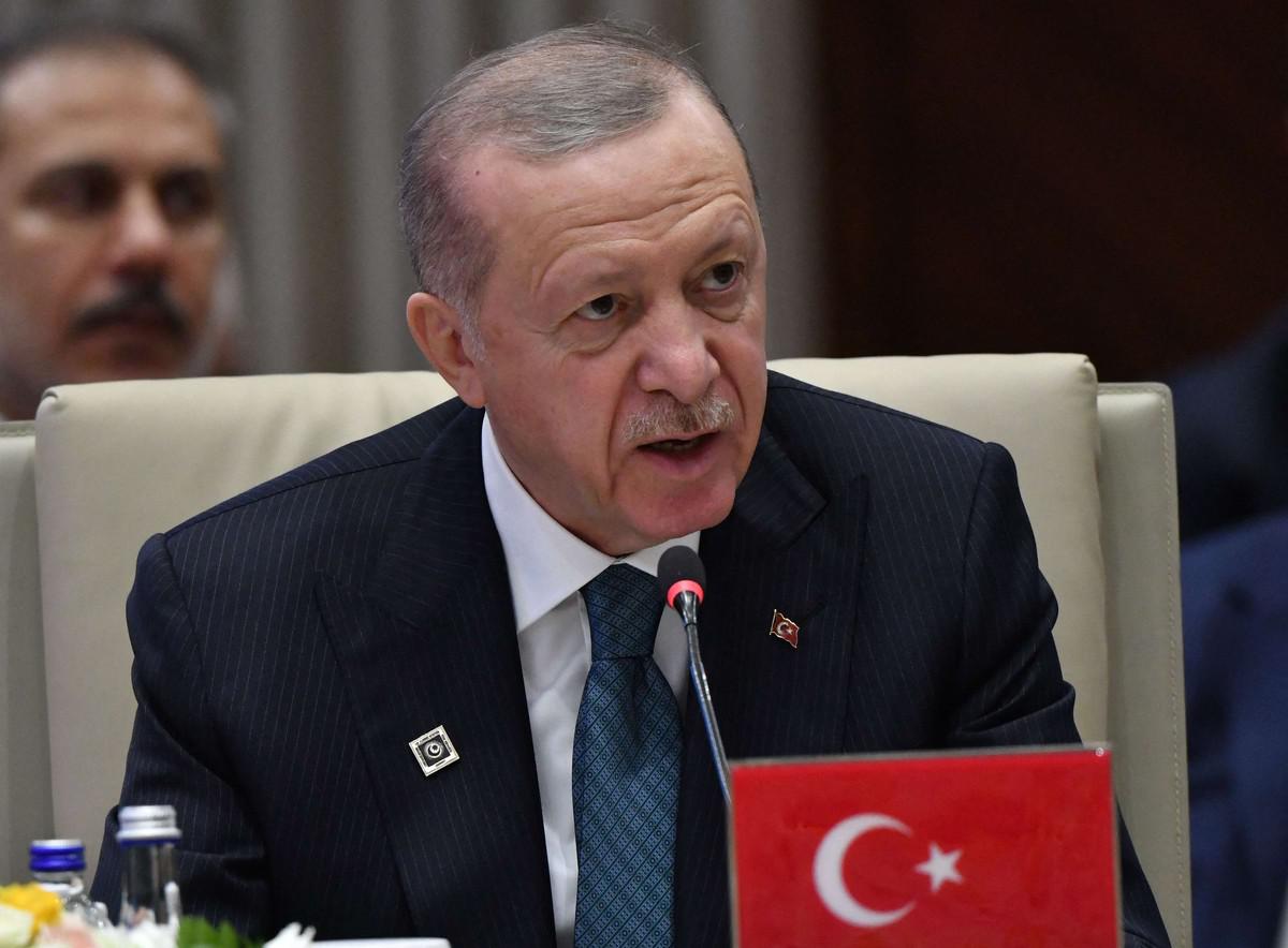 أردوغان يدعو جميع الدول إلى رفع أياديها عن سوريا