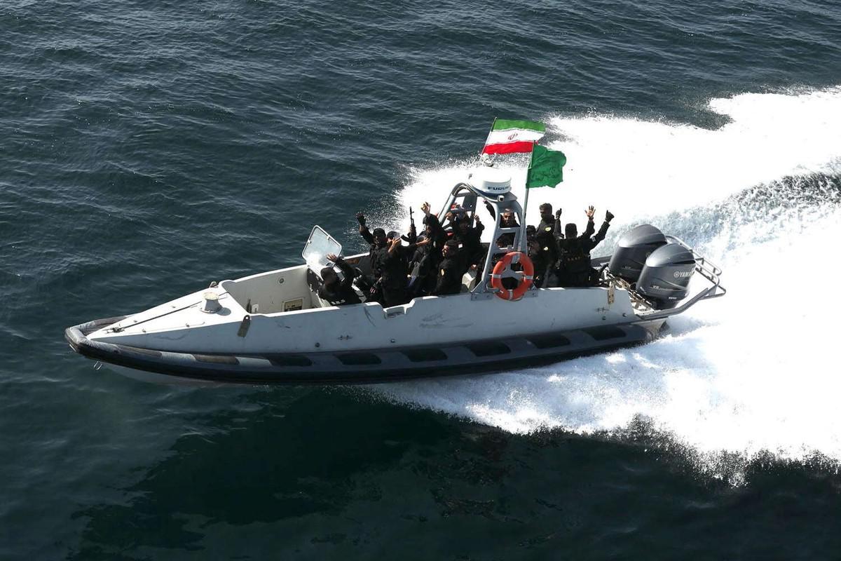 الجيش الايراني أجرى مناورات عسكرية جنوب البلاد بالتعاون مع روسيا والصين
