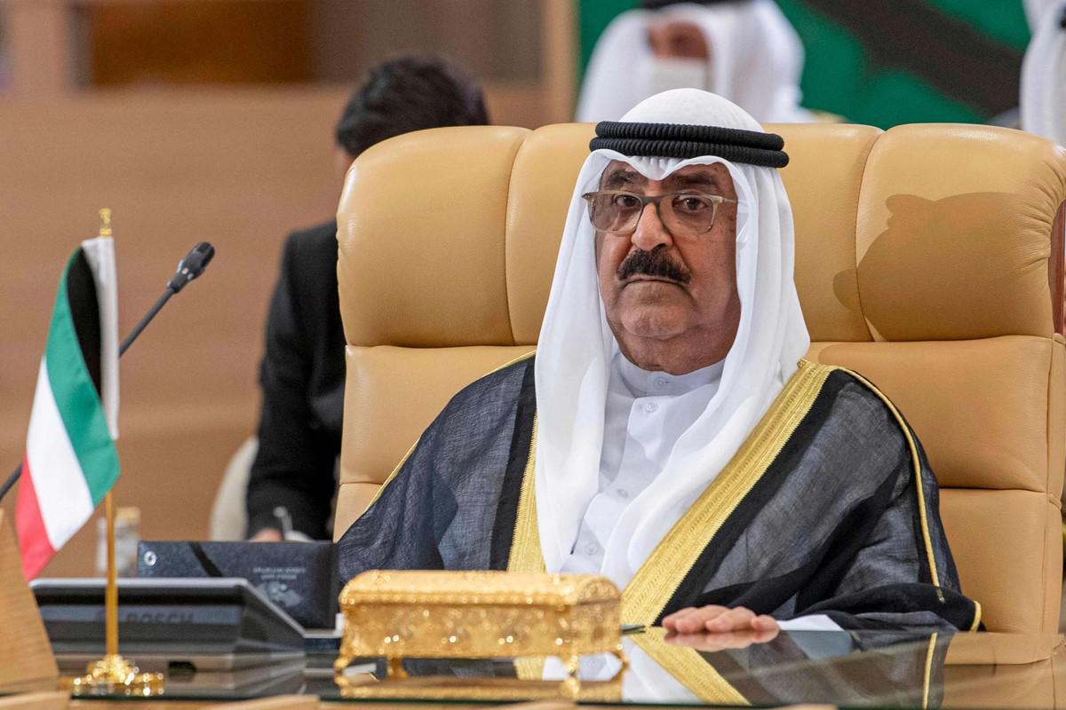 الشيخ مشعل يولي أهمية بالغة لتعزيز علاقات بلاده مع مختلف الدول 