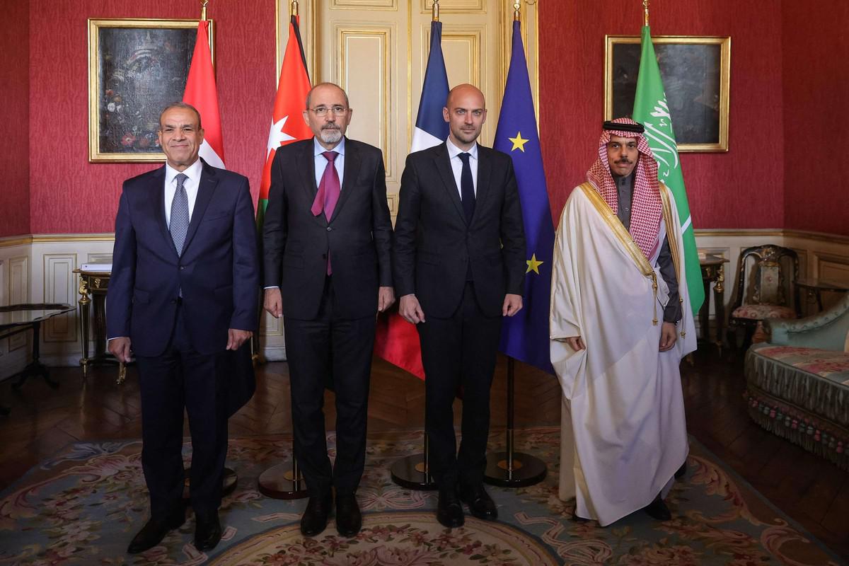 جهود عربية وفرنسية لانهاء العدوان على غزة والدفع بحل الدولتين 