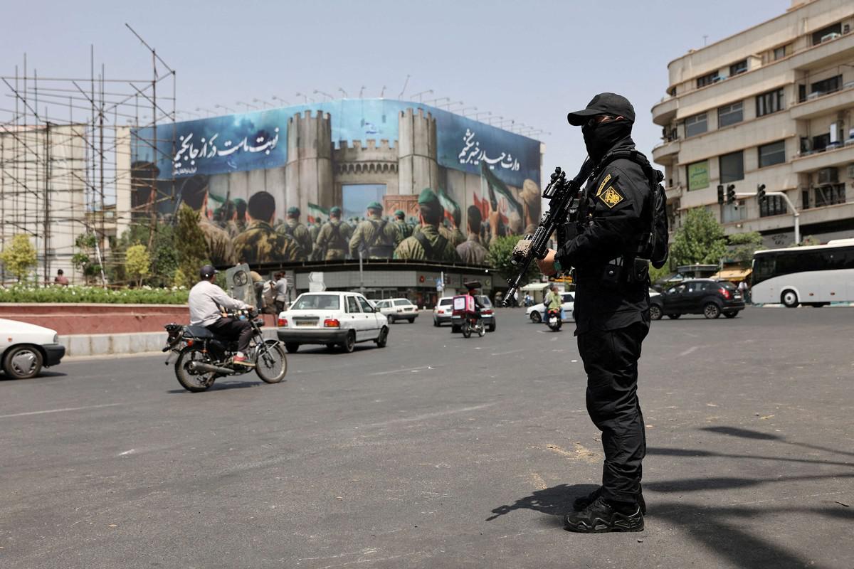 طهران تواجه الضغوط من كل جانب بسبب البرنامج النووي