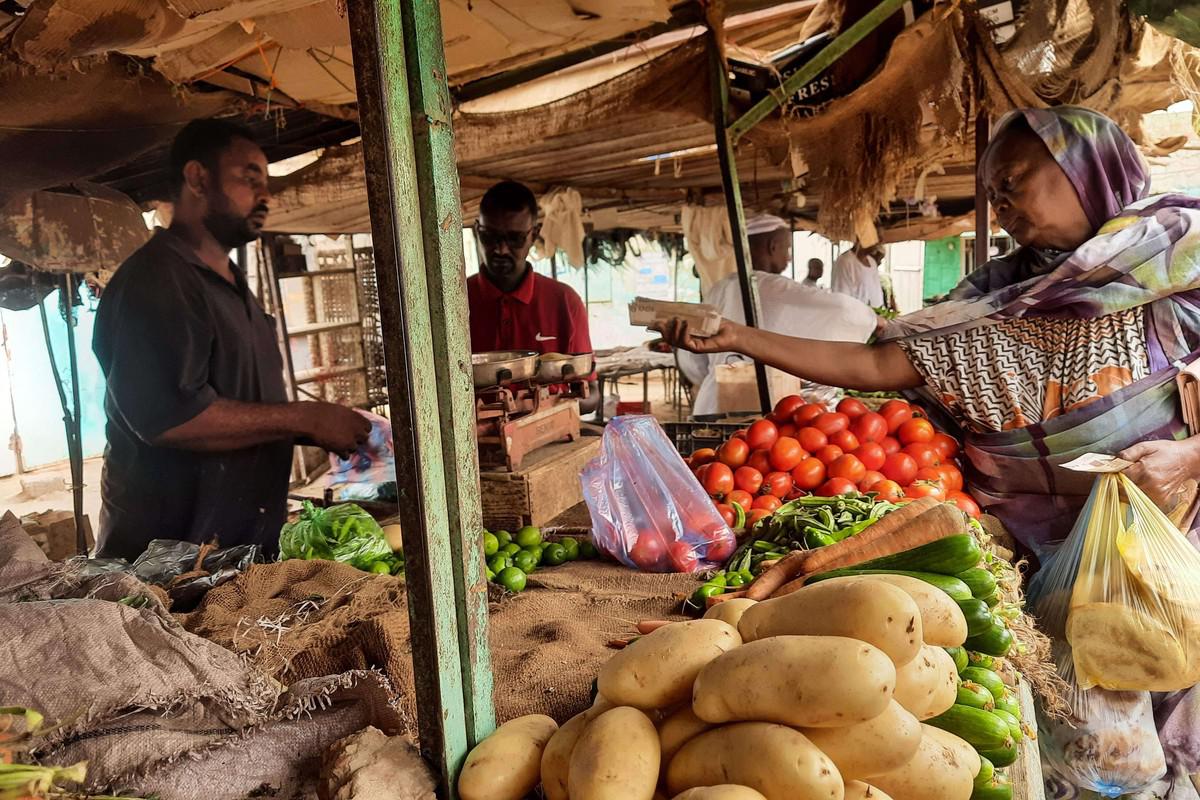 السودانيون يتحملون أعباء حرب عبثية  
