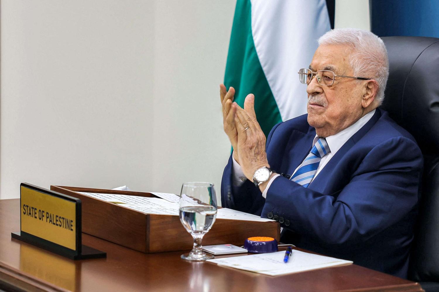 عباس يلغي قوانين الأسرى ويوحد منظومة الرعاية