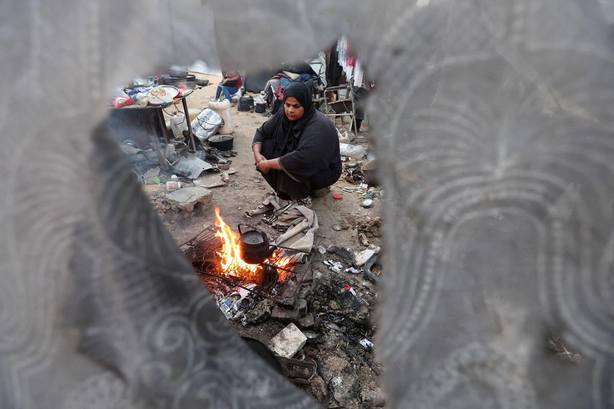 إسرائيل تدفع بكل الوسائل لافراغ غزة من سكانها 