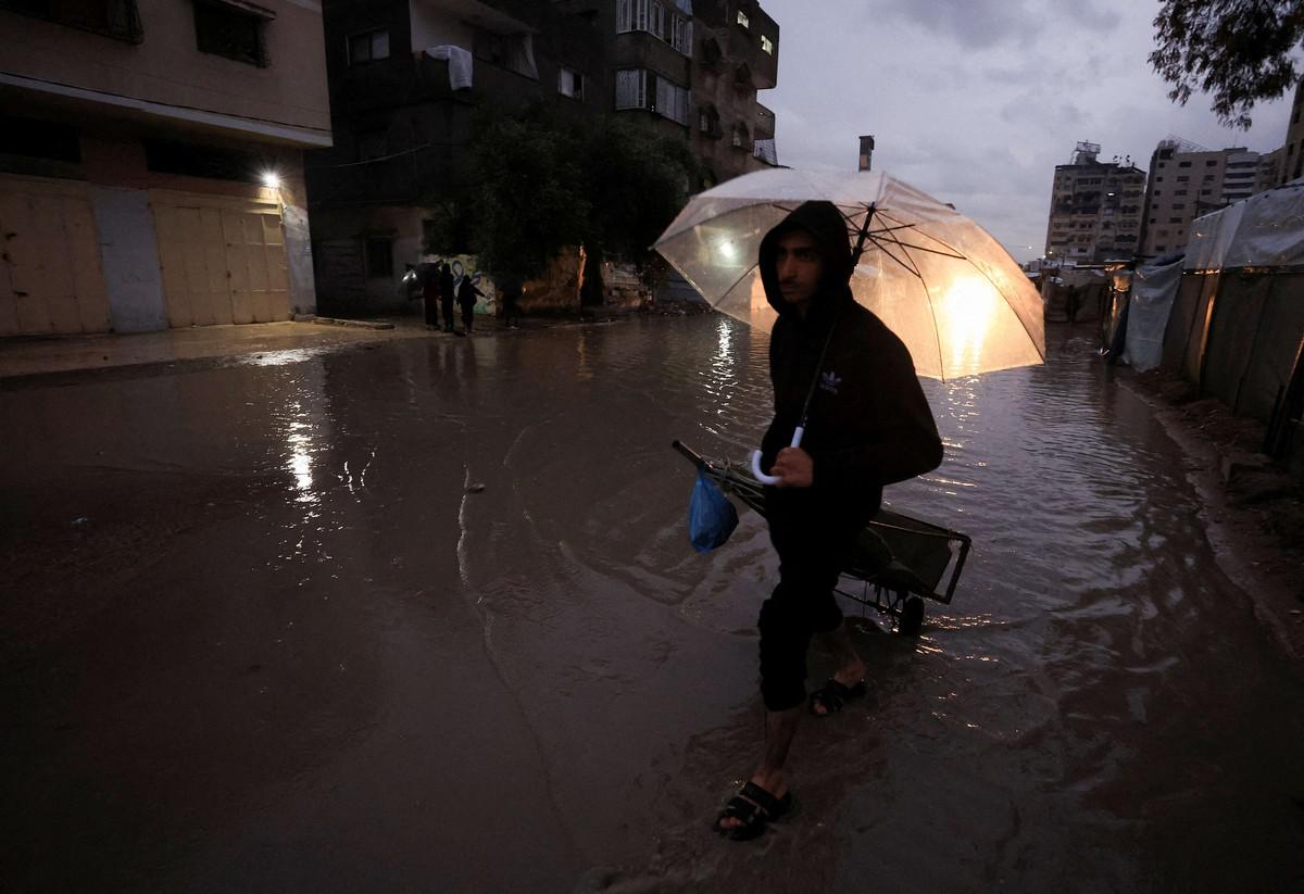 التقلبات الجوية تضاعف من مأساة سكان غزة