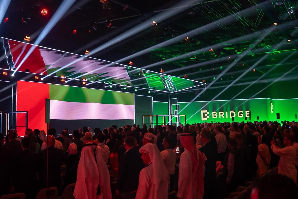 قمة بريدج تقدم امتداداً حياً لروح الإمارات المنفتحة على العالم 