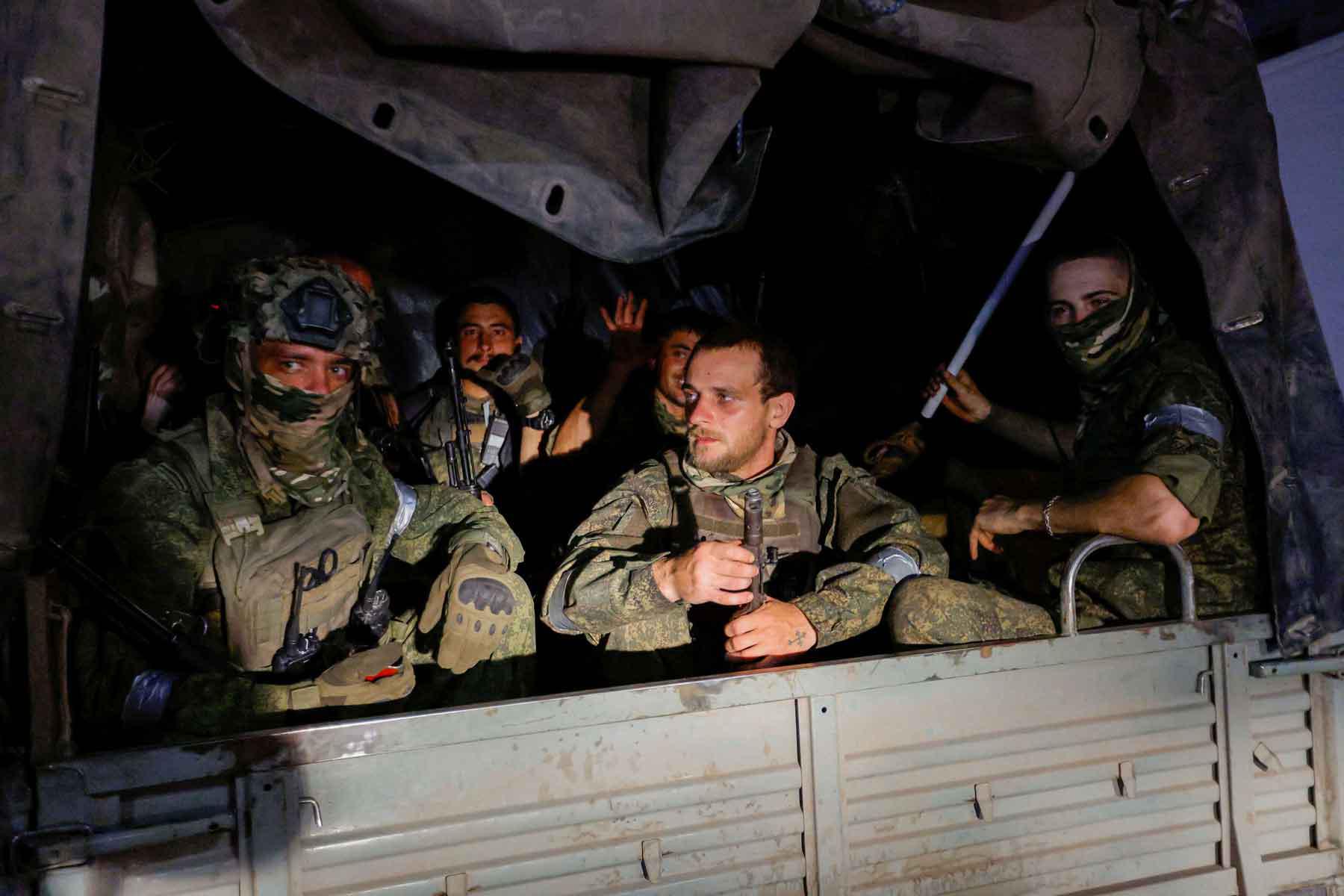 Thousands wishing to join Russian forces