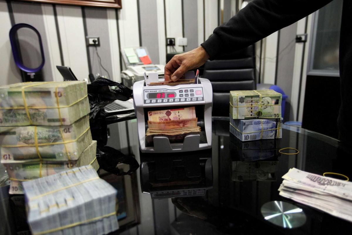  اثنان من كبار التنفيذيين في أحد البنوك الخاصة ورد اسماءهما ضمن ملفات التحقيق