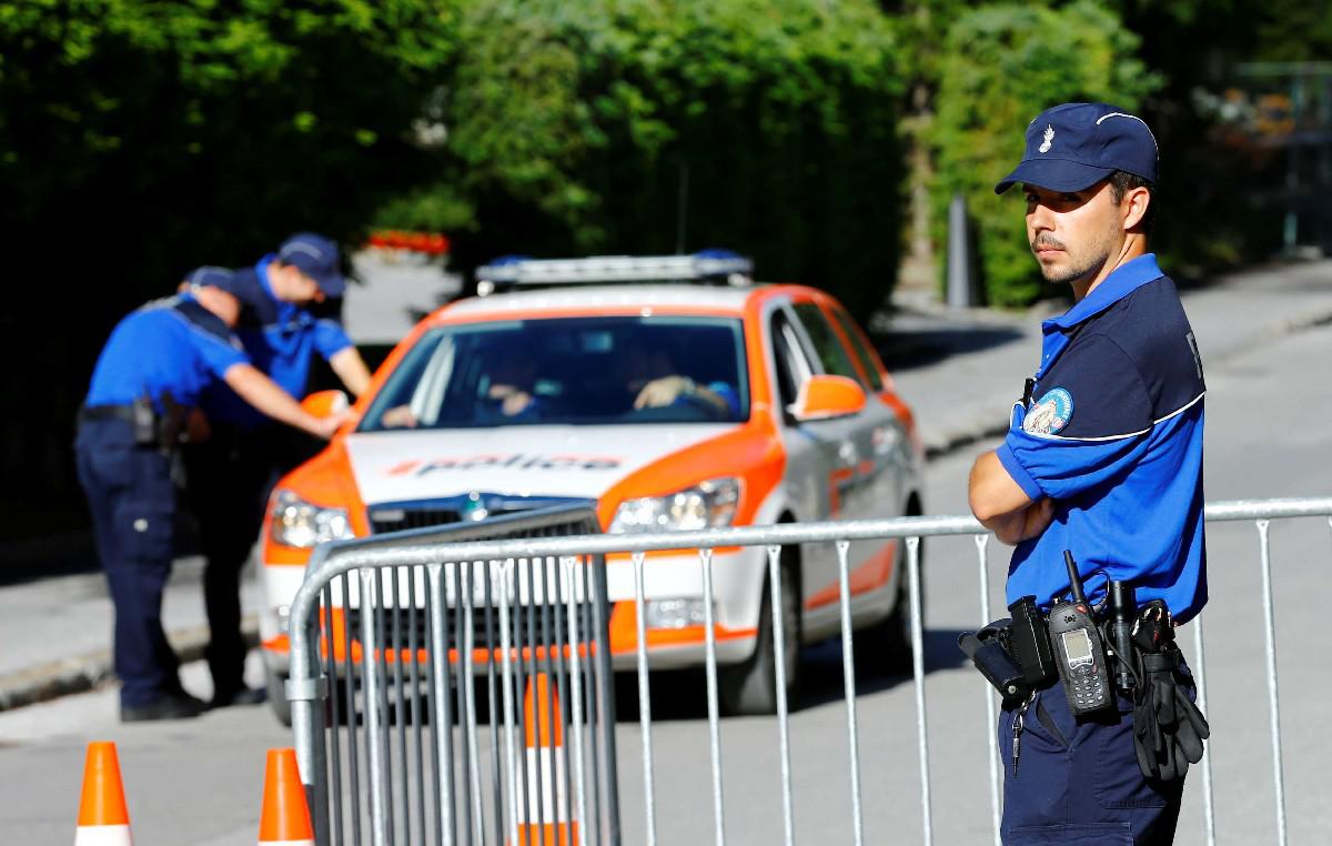 السلطات السويسرية تفرض طوقا أمنيا حظرا جويا فوق منطقة الحادث