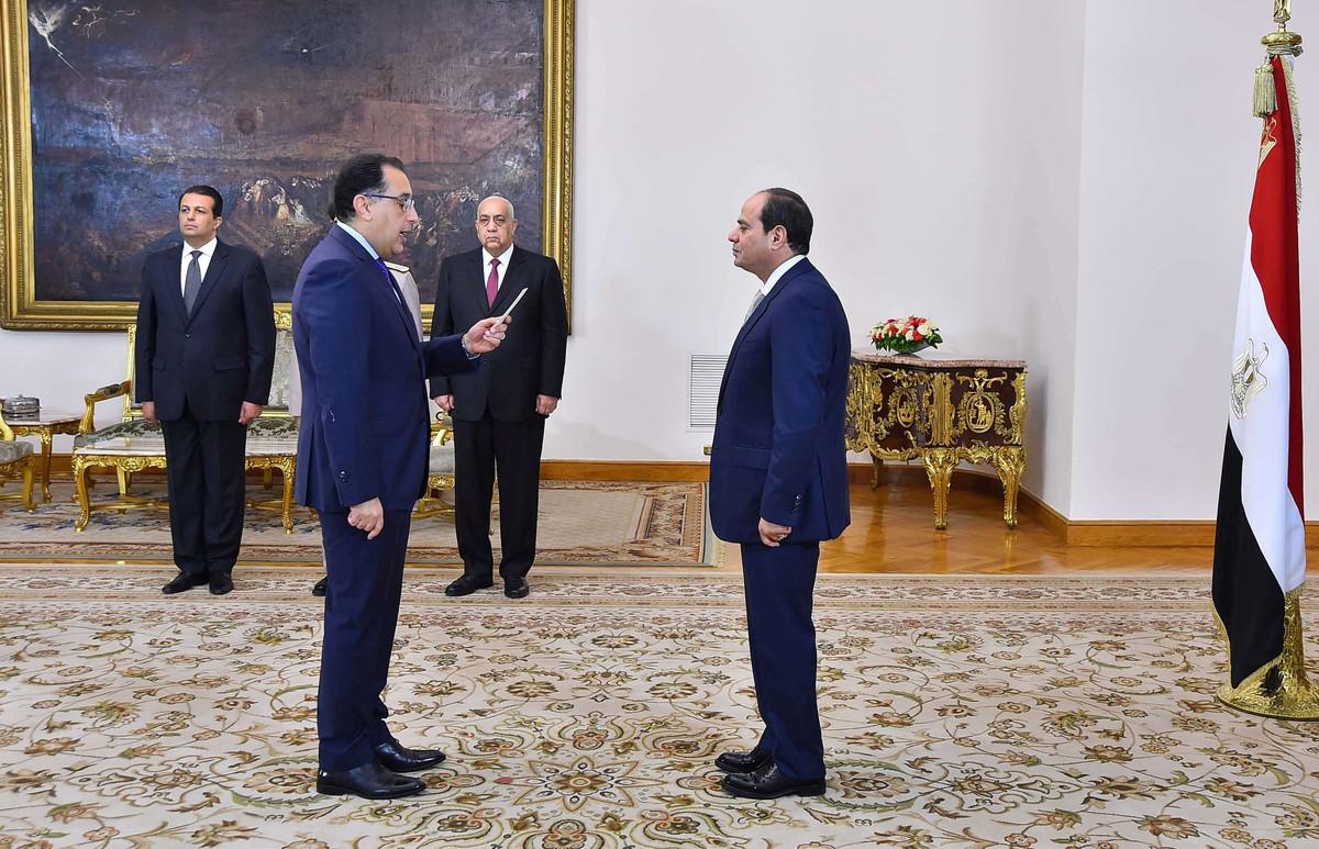 هل يجدد السيسي الثقة في مصطفى مدبولي؟