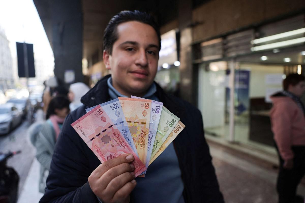  عملية استبدال العملة الجديدة انطلقت