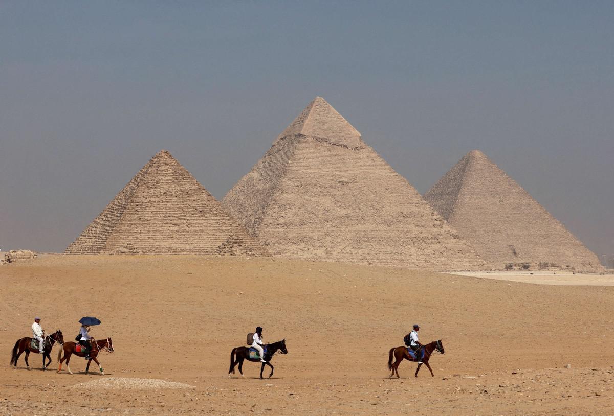 الكتاب توثيق لخمسة عقود من صناعة القرار السياحي في مصر
