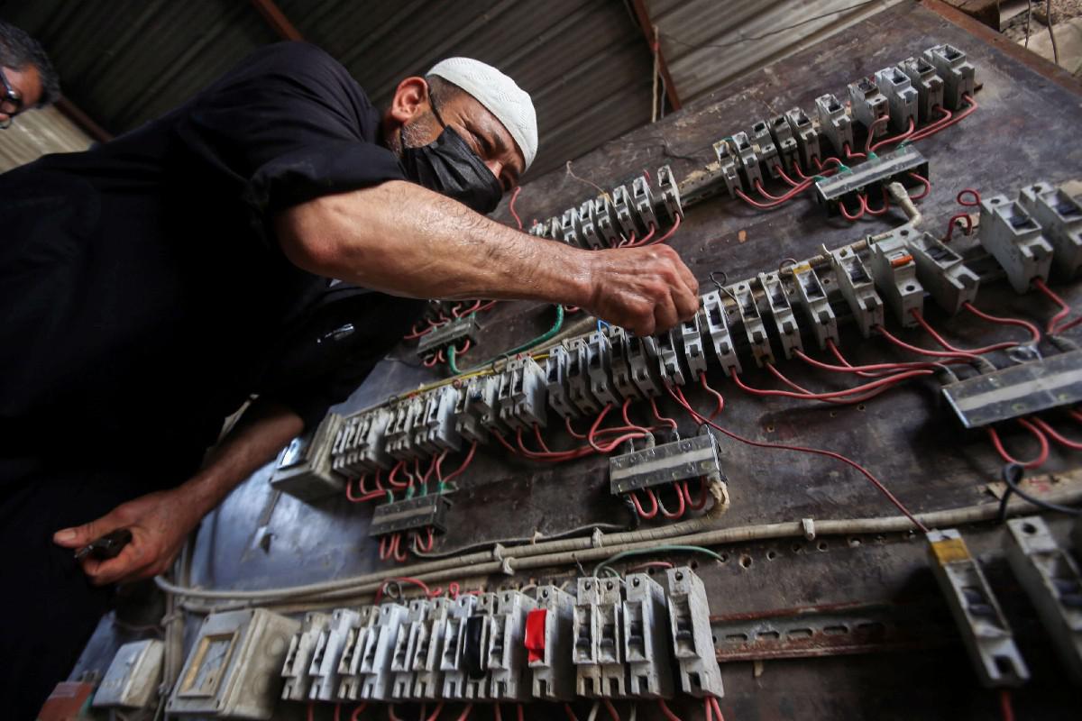 العراقيون يدفعون ثمن تهالك البنية التحتية الكهربائية  