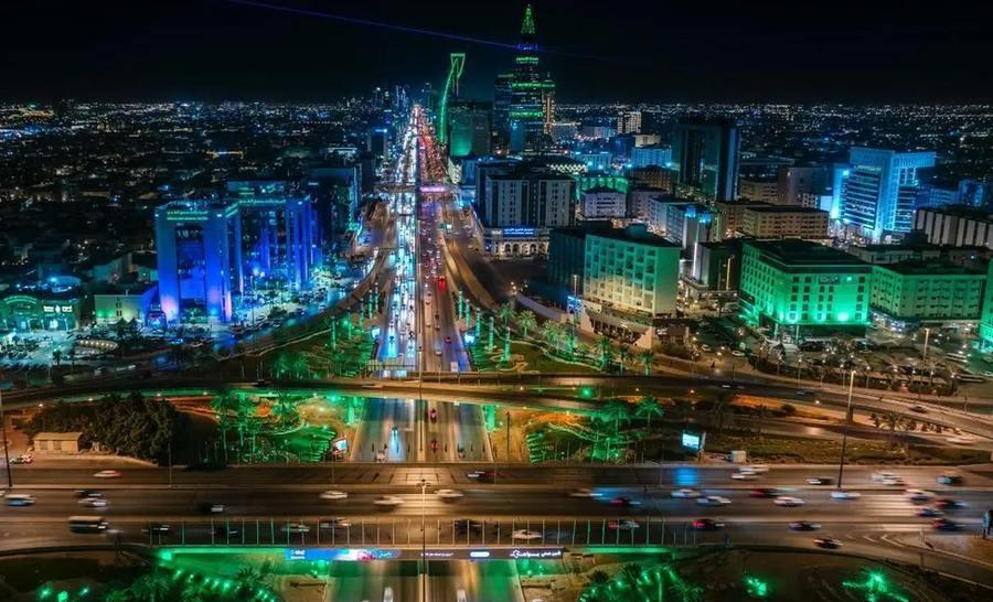 الرياض تتزين للمناسبة التاريخية