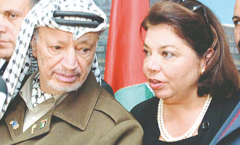 ليلى شهيد رفقة الزعيم الراحل عرفات 